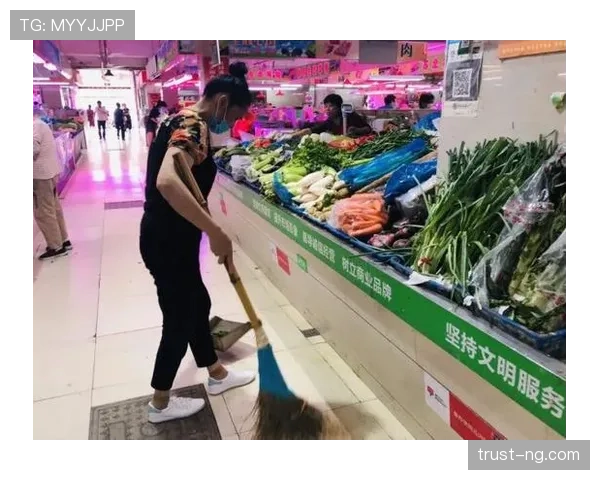 蔡赟逛菜市场像走秀,手里拎的全是名牌袋子,我默默把手里的葱放下 蔡赟逛菜市场像走秀,手里拎的全是名牌袋子,我默默把手里的葱放下